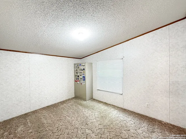 $797,000 | 1185 County Road 7718, Devine, TX 78016