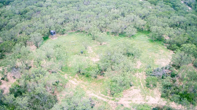 $797,000 | 1185 County Road 7718, Devine, TX 78016