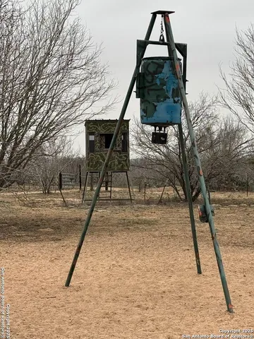 $797,000 | 1185 County Road 7718, Devine, TX 78016