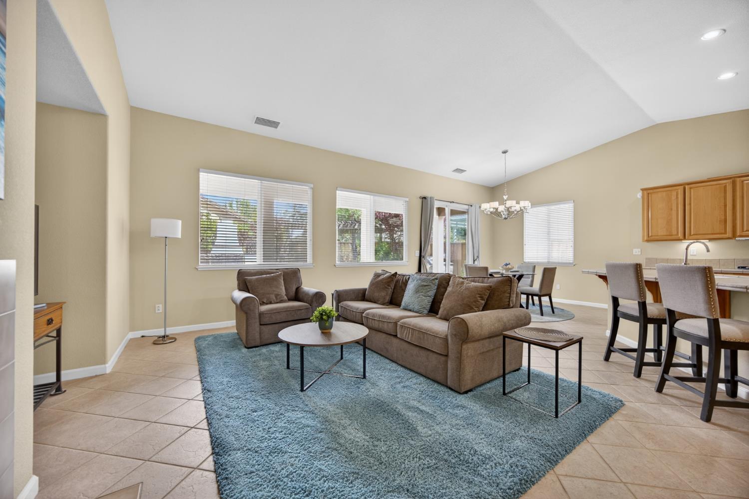 34 Riverscape Court Sacramento, CA 95833 - Photo 9 of 61