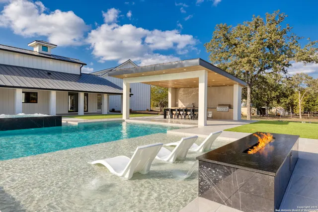 $2,899,700 | 24840 Breeze Oak, San Antonio, TX 78255