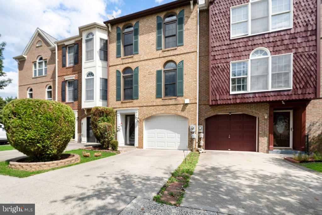 32 Victoria Square Frederick, MD 21702 - Photo 1 of 31 Gallery Image 1