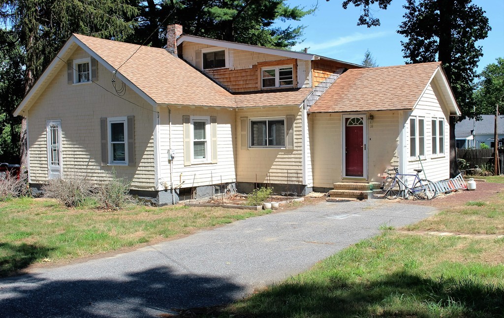 14 Ross Street Clinton, MA 01510 - Photo 1 of 22 Gallery Image 1