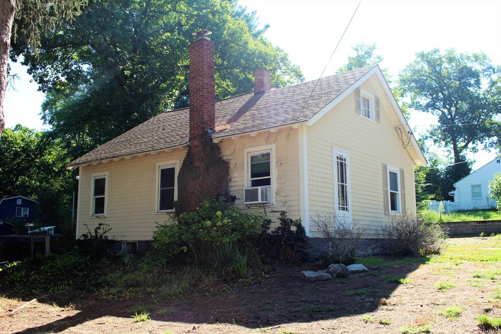 14 Ross Street Clinton, MA 01510 - Photo 3 of 22 Gallery Image 3