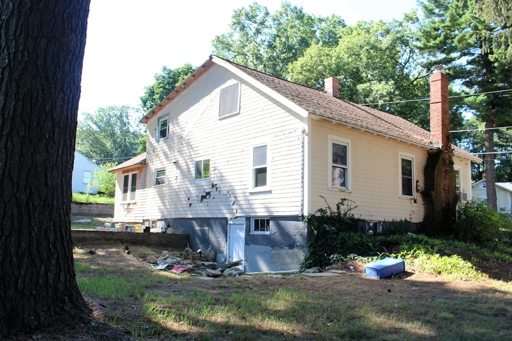 14 Ross Street Clinton, MA 01510 - Photo 4 of 22 Gallery Image 4