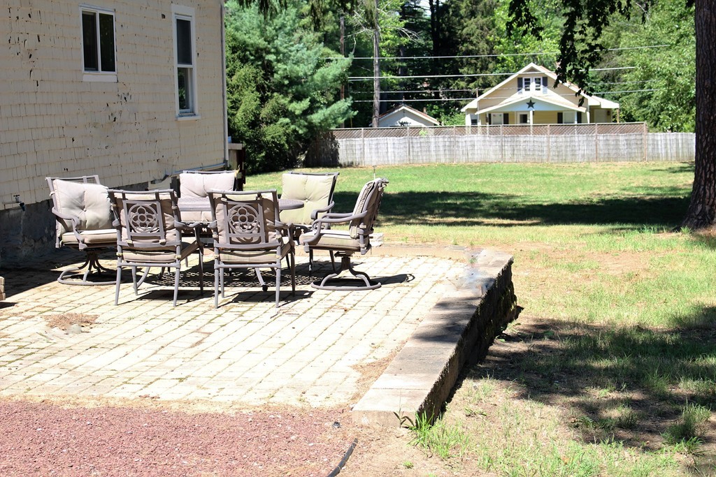 14 Ross Street Clinton, MA 01510 - Photo 5 of 22 Gallery Image 5