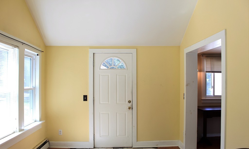 14 Ross Street Clinton, MA 01510 - Photo 8 of 22 Gallery Image 8
