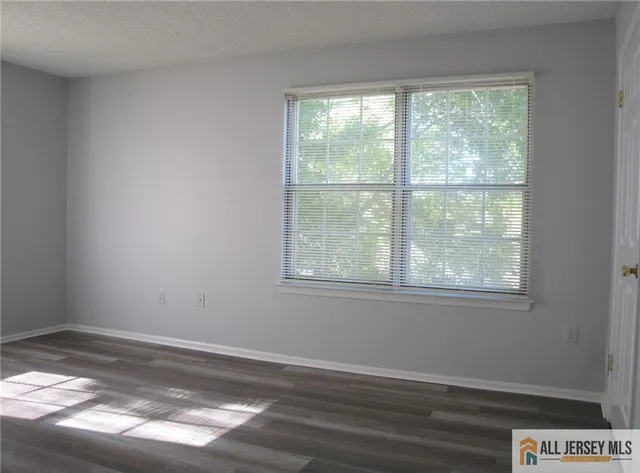 a view of empty room with window