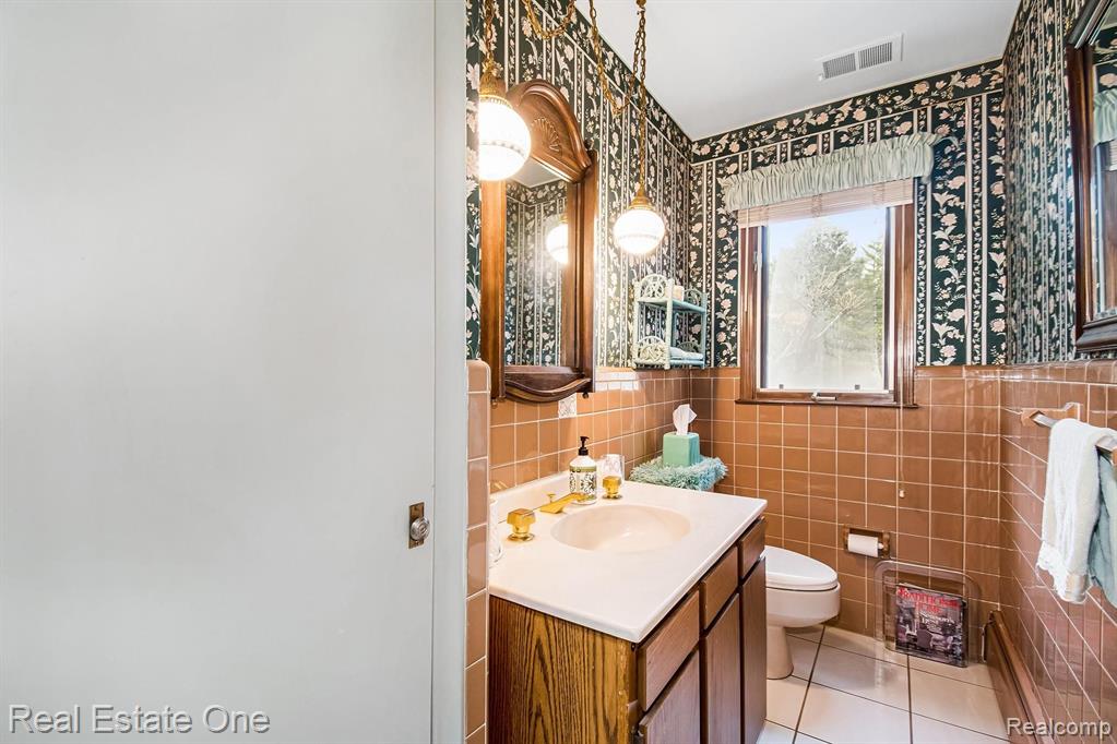33821 Argonne Road Farmington Hills, MI 48335 - Photo 12 of 39