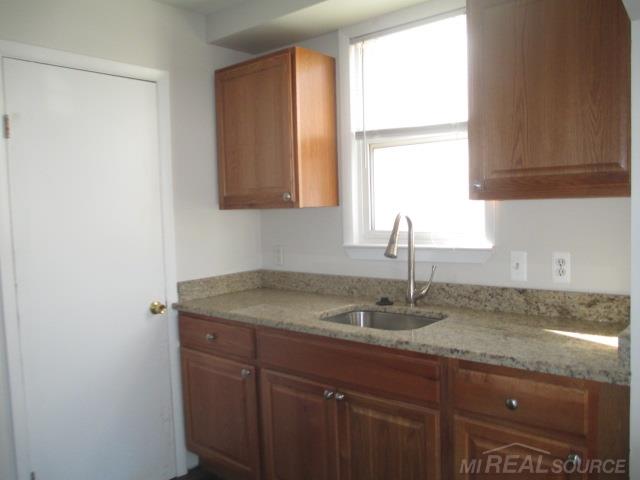 929 Princeton Road Berkley, MI 48072 - Photo 8 of 28