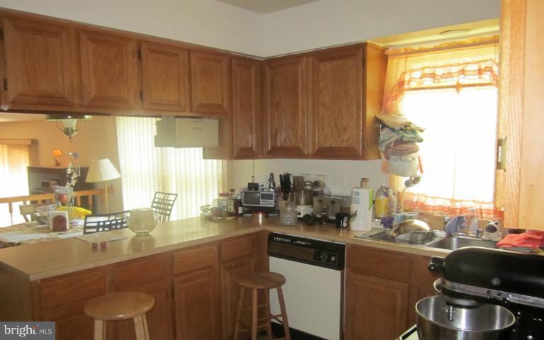 1925 Autumn Ridge Circle Silver Spring, MD 20906 - Photo 20 of 21 Kitchen