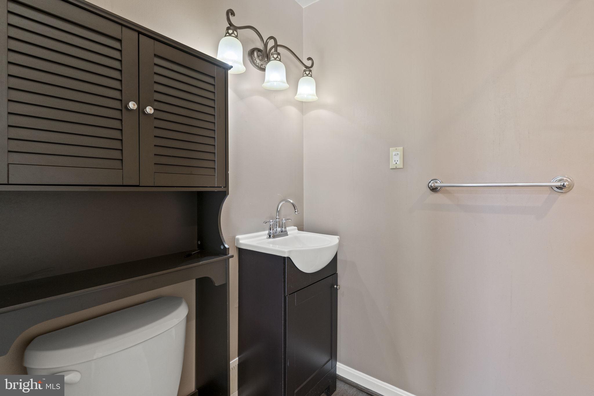 912 Wingfield Road Woodbridge, VA 22191 - Photo 18 of 26 Primary Bathroom Photo 1