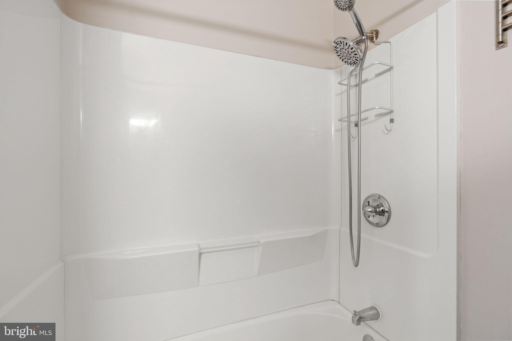912 Wingfield Road Woodbridge, VA 22191 - Photo 24 of 26 Secondary Bathroom Photo 1