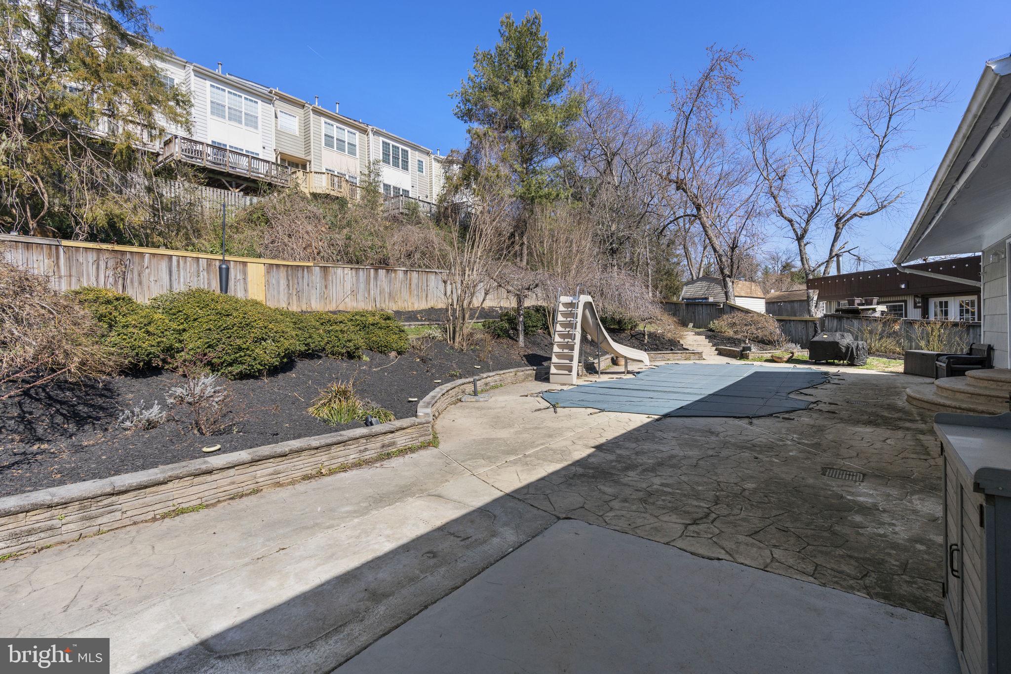 912 Wingfield Road Woodbridge, VA 22191 - Photo 3 of 26 Backyard / Pool Photo 1
