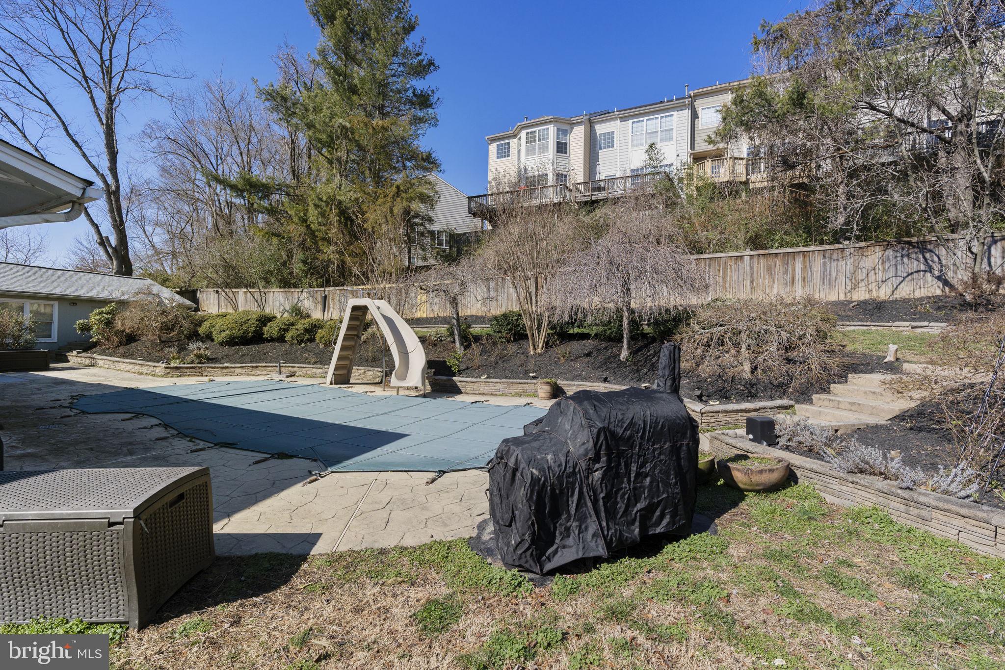 912 Wingfield Road Woodbridge, VA 22191 - Photo 6 of 26 Backyard / Pool Photo 4