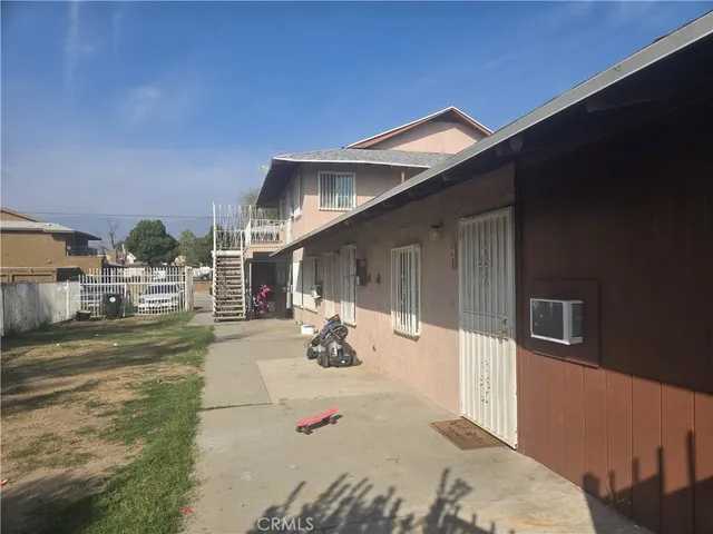 $877,500 | 2194 Sunrise Lane East, San Bernardino, CA 92404