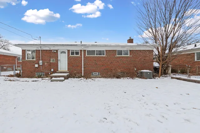 $274,900 | 14284 Arcola Street, Livonia, MI 48154