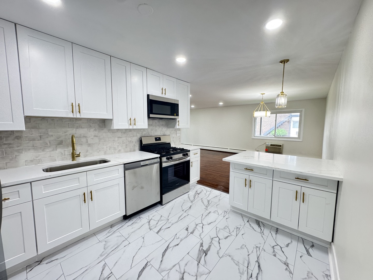 9561 Dee Road, Unit 1A Des Plaines, IL 60016 - Photo 8 of 13