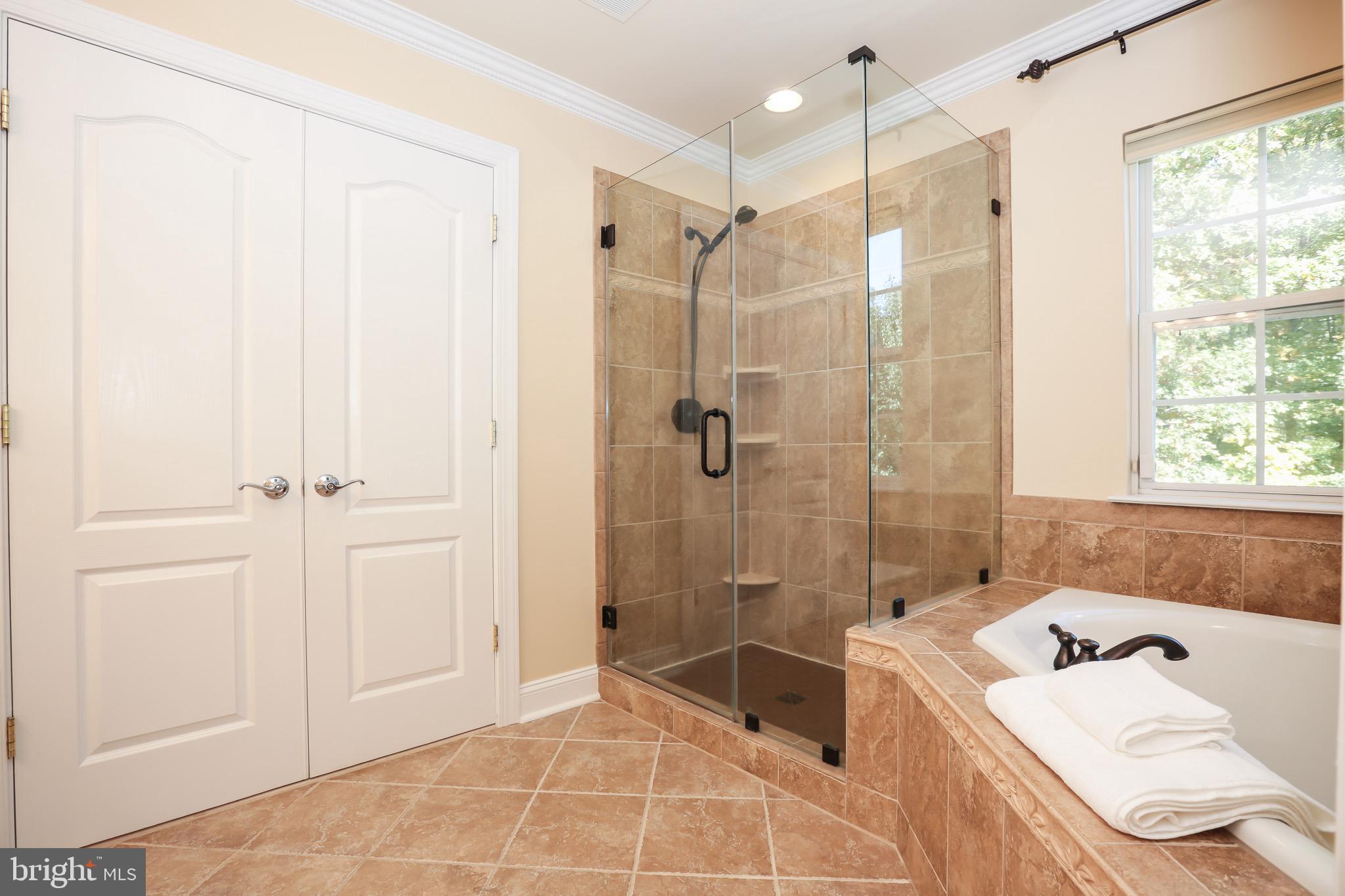 16013 Roland Park Place Gainesville, VA 20155 - Photo 16 of 31 Master Bathroom