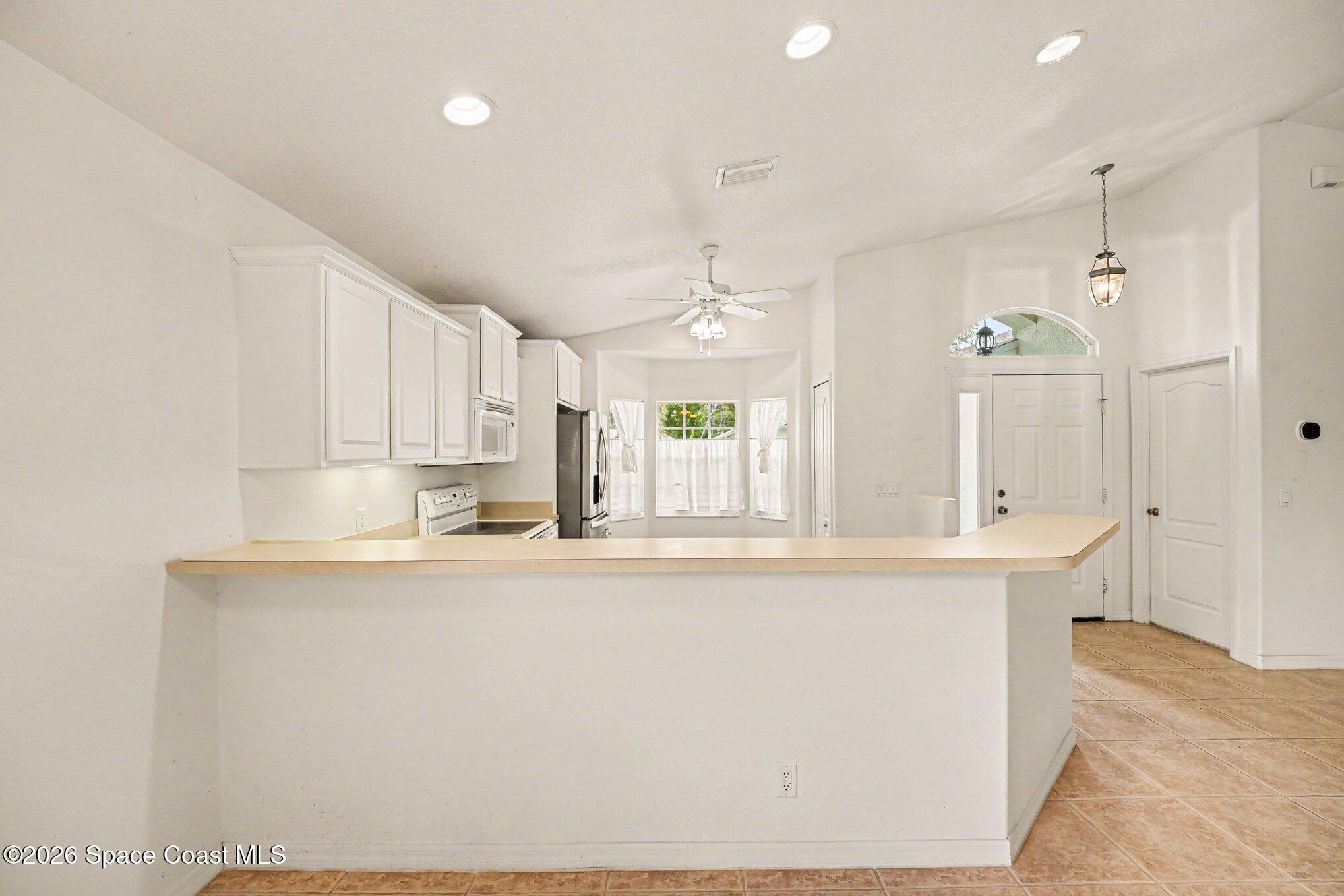 2194 Spring Creek Circle Palm Bay, FL 32905 - Photo 9 of 40 Kitchen