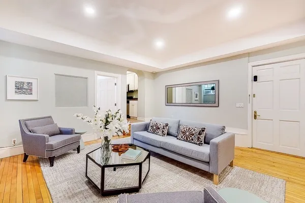 $3,550 | 278 Clarendon Street, Unit 1, Boston, MA 02116