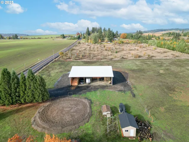 a view of a water pond with an ocean
