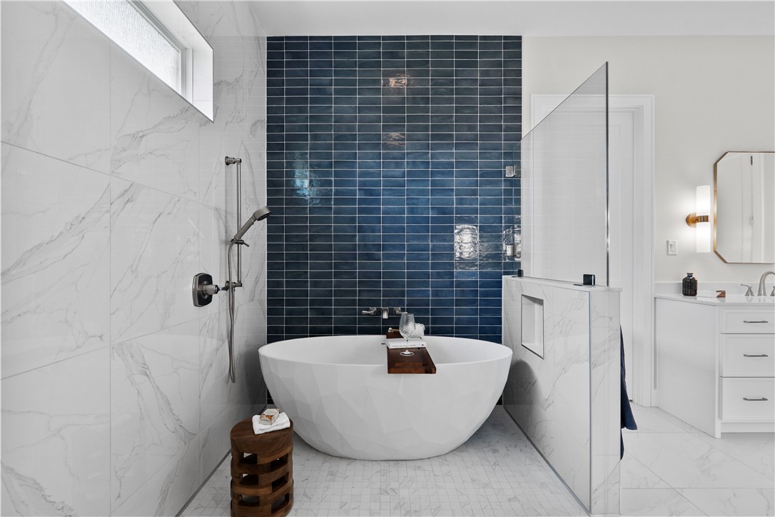 10717 Harvey Ranch Road College Station, TX 77845 - Photo 24 of 48 Soaking Tub