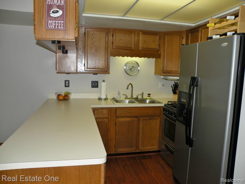 2343 Rochelle Park Drive, Unit 134 Rochester, MI 48309 - Photo 4 of 38 DSCN9948.jpg