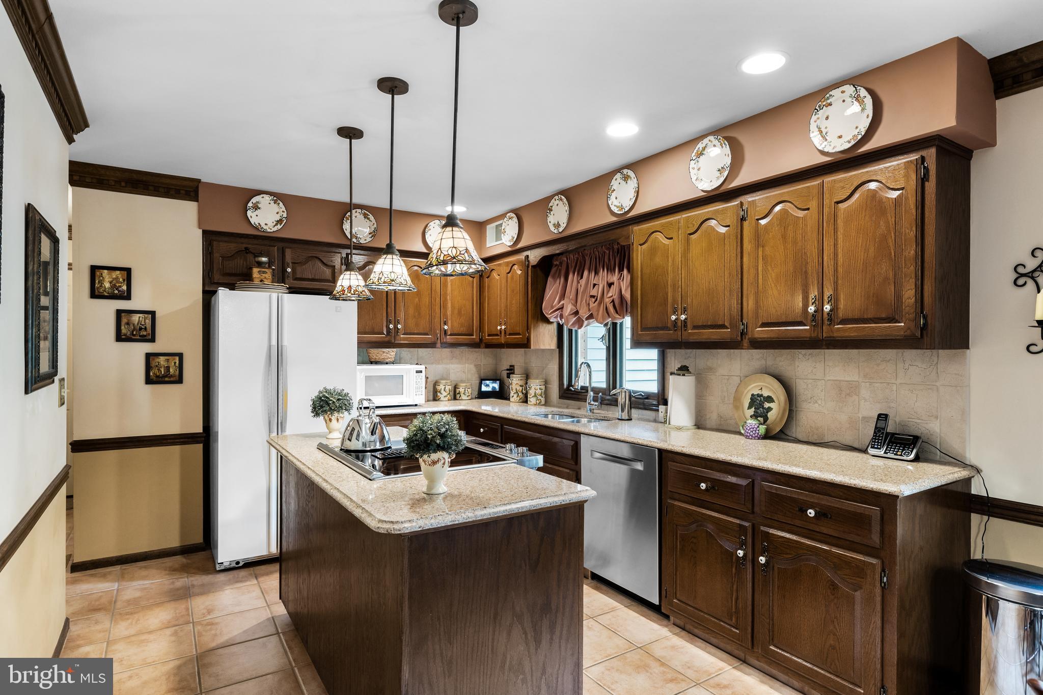 6 Azalea Way Hamilton, NJ 08690 - Photo 8 of 46