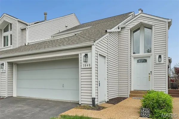 $375,000 | 1848 Ridgeview Cir Drive, Ballwin, MO 63021