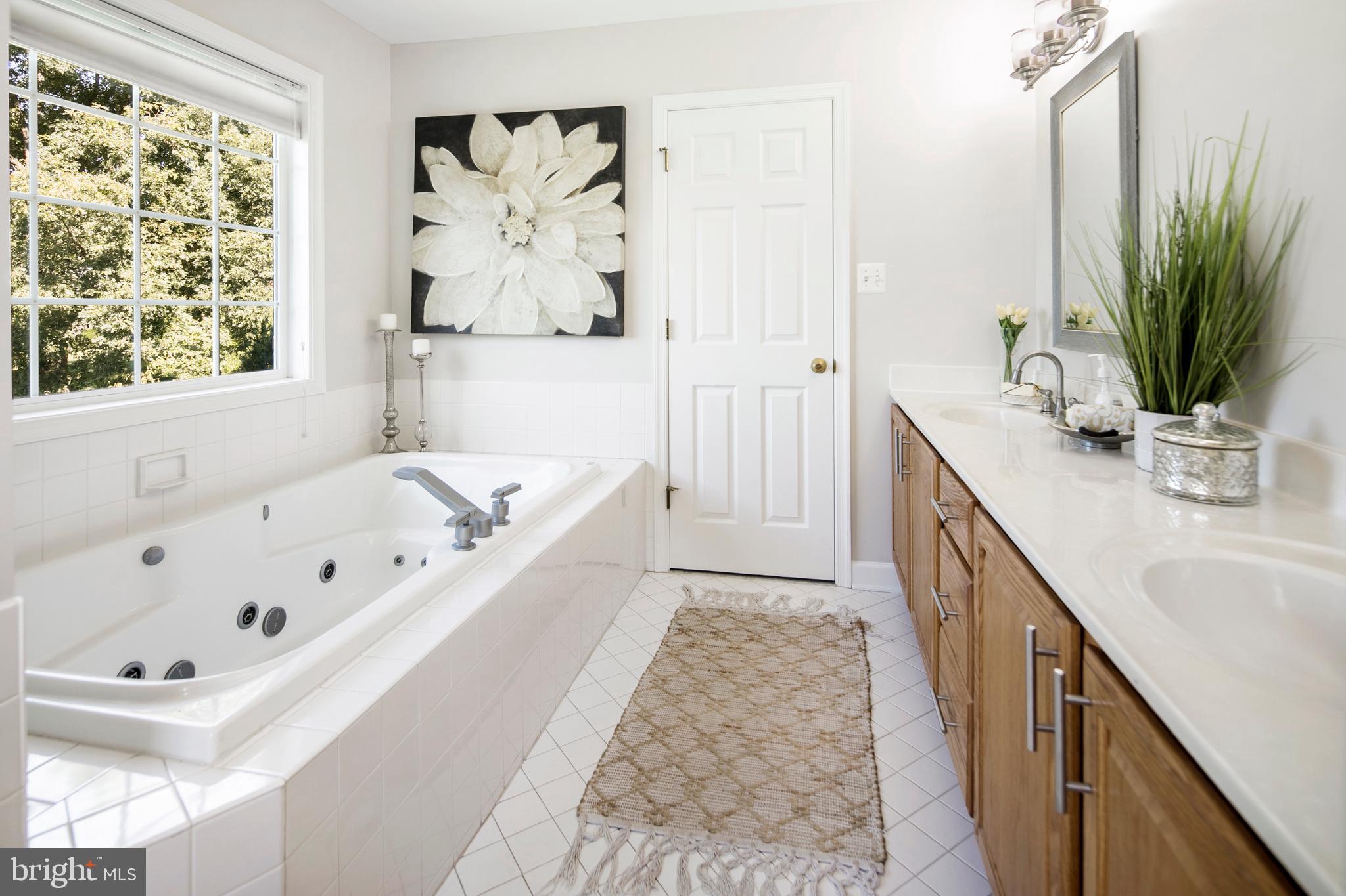 7408 Round Hill Road Frederick, MD 21702 - Photo 25 of 52 Owner's Suite Bathroom