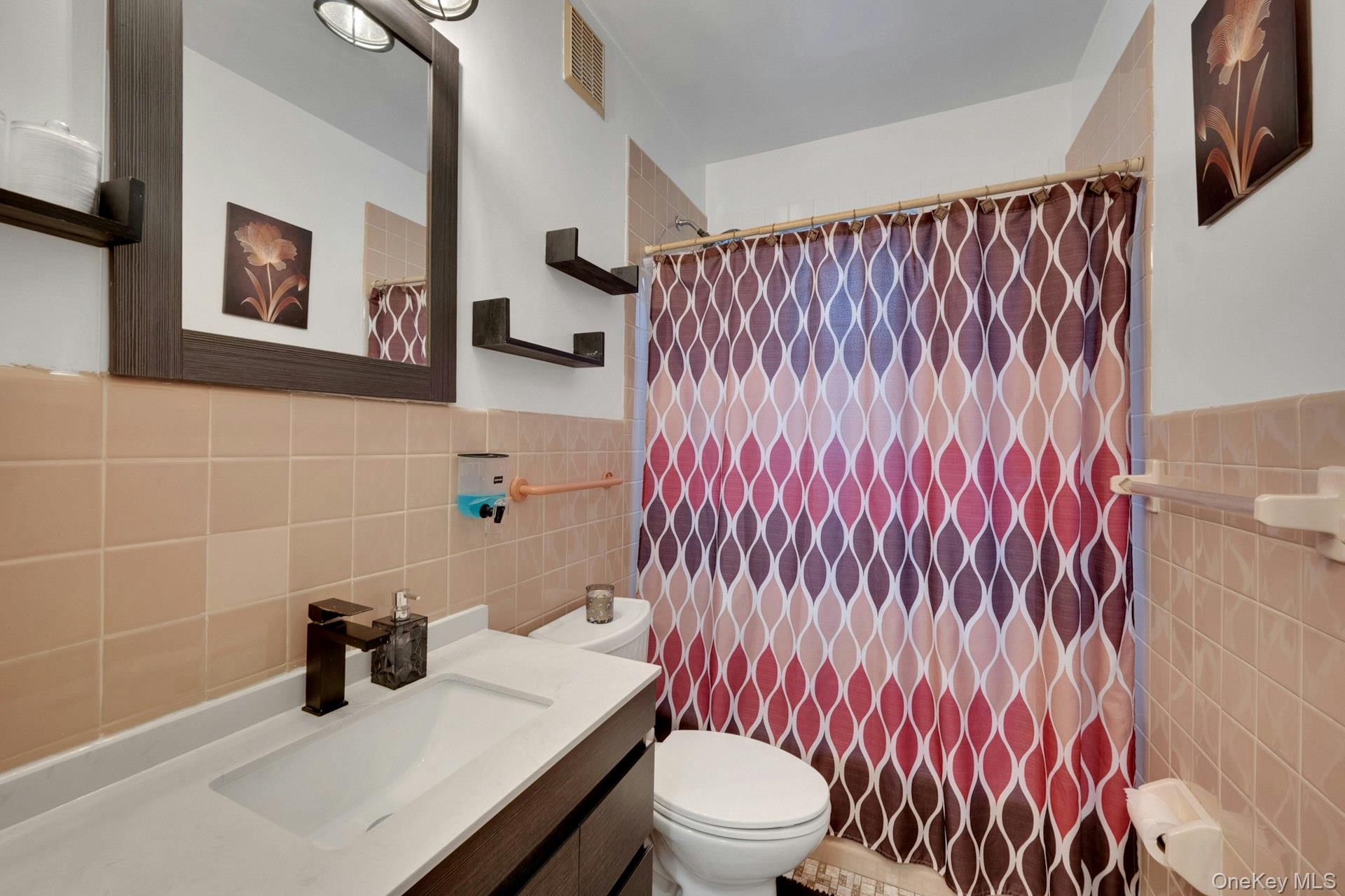 26 4th Street New Rochelle, NY 10801 - Photo 18 of 26 Third Floor Bathroom