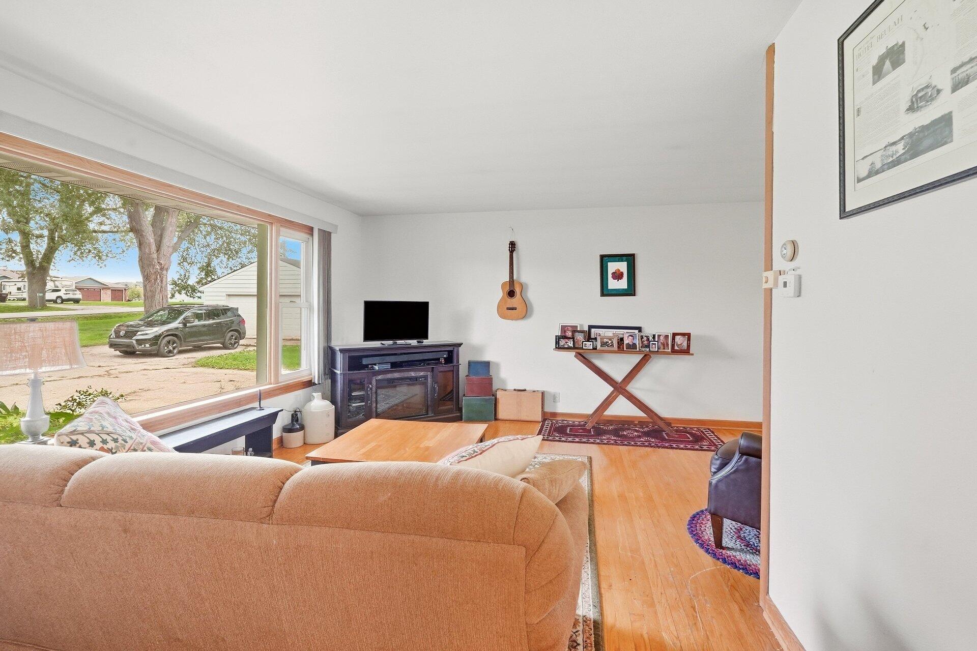 N7867 Townline Road Troy, WI 53120 - Photo 12 of 27 Large window in Living room
