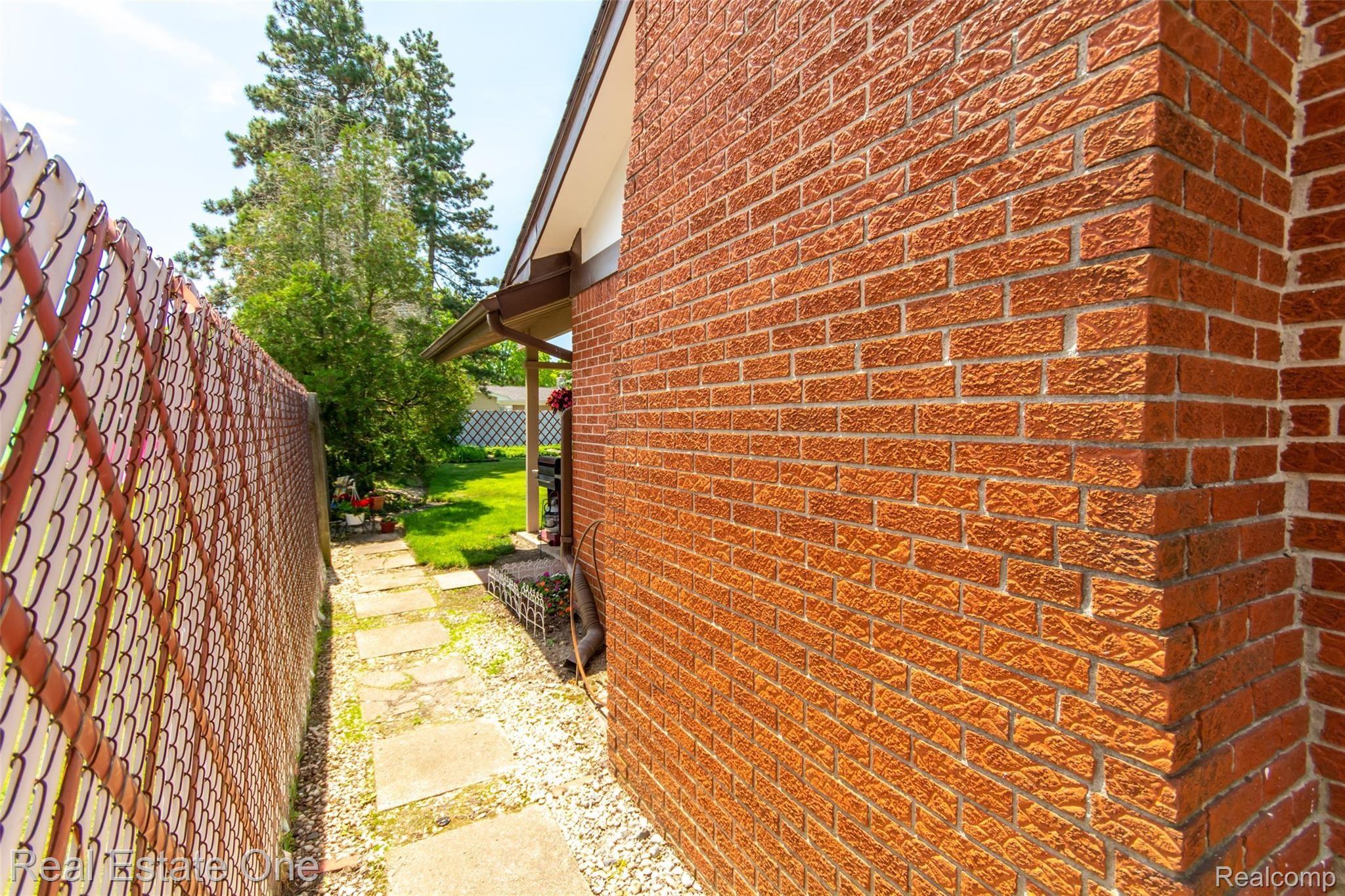 19279 Coachwood Road Riverview, MI 48193 - Photo 49 of 60 DSC_8557.jpg