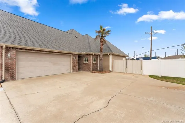 $540,000 | 2402 Fox Hollow, Lake Charles, LA 70605