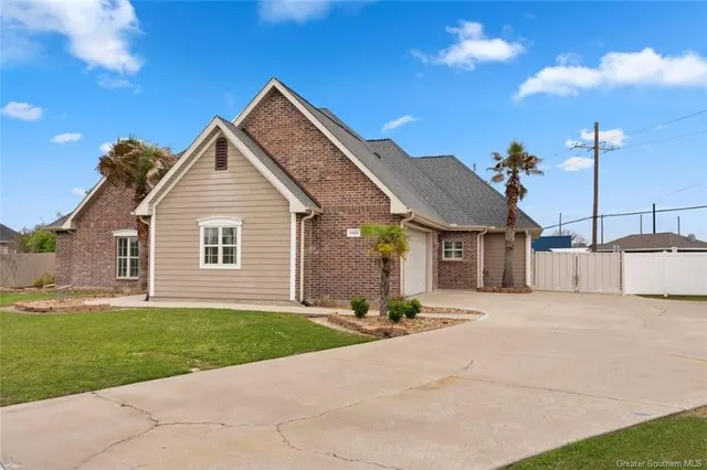 $540,000 | 2402 Fox Hollow, Lake Charles, LA 70605