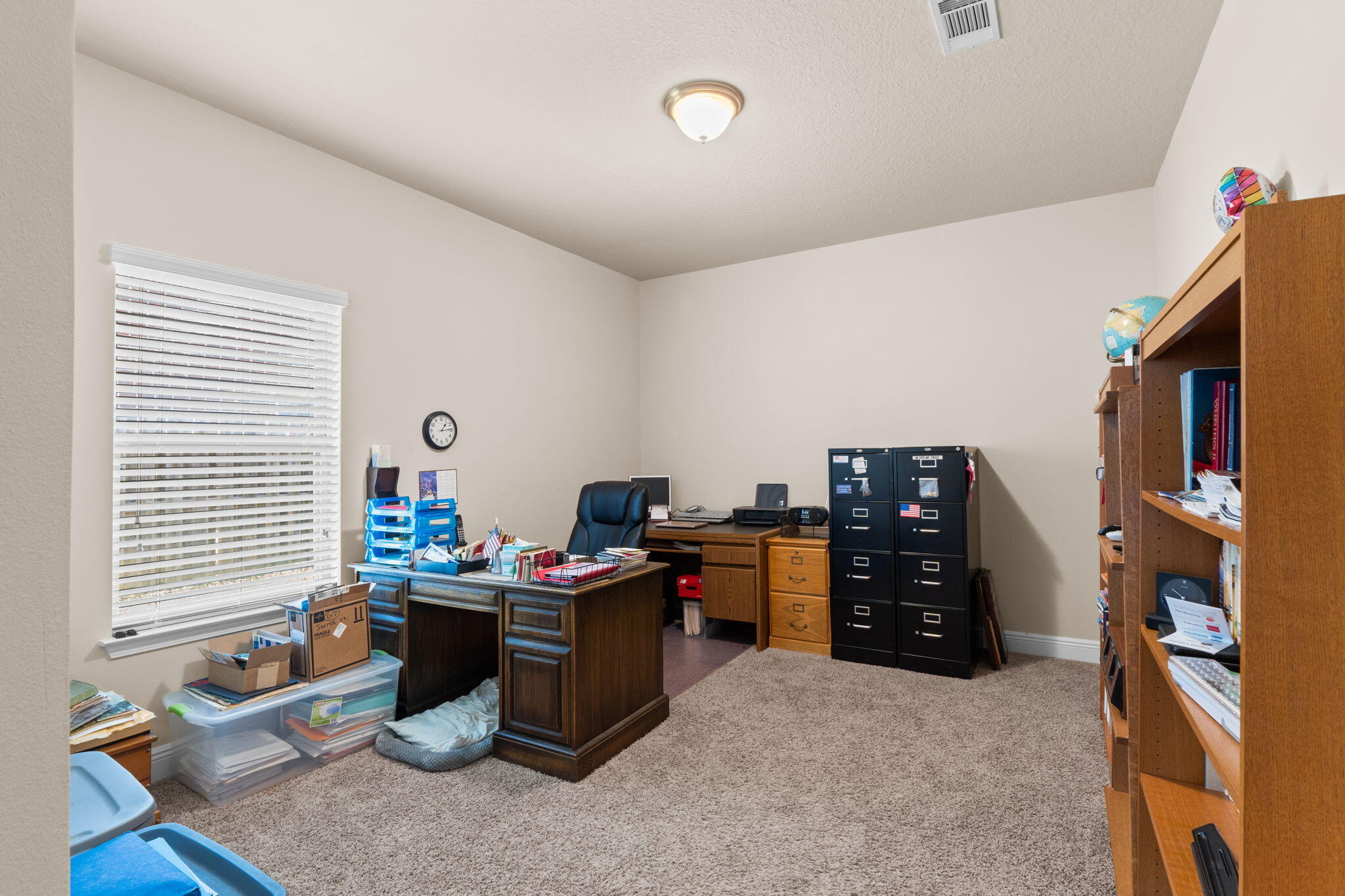 67 Secret Street Freeport, FL 32439 - Photo 33 of 63 a room with furniture and musical instruments