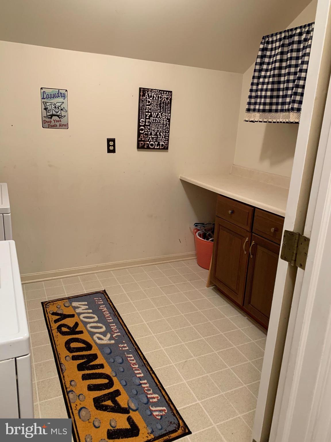 30 Blackburn Road Quarryville, PA 17566 - Photo 12 of 22 Very large laundry room