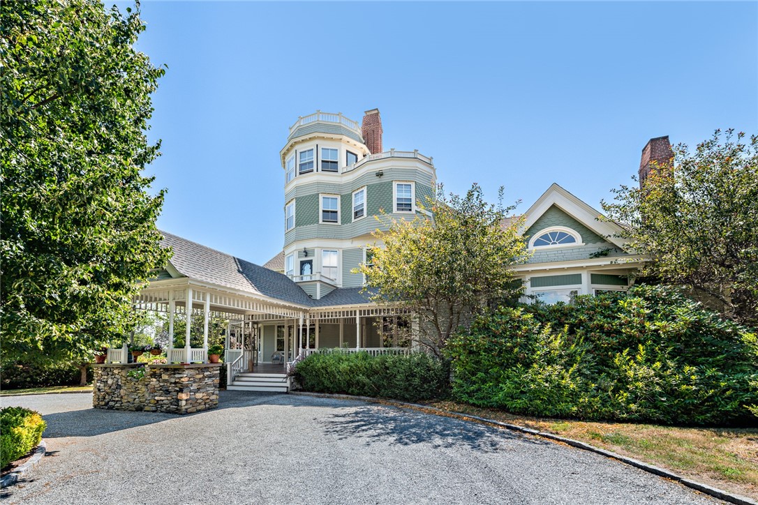 1076 East Shore Road Jamestown, RI 02835 - Photo 8 of 50 Circular driveway leads you to front entrance.