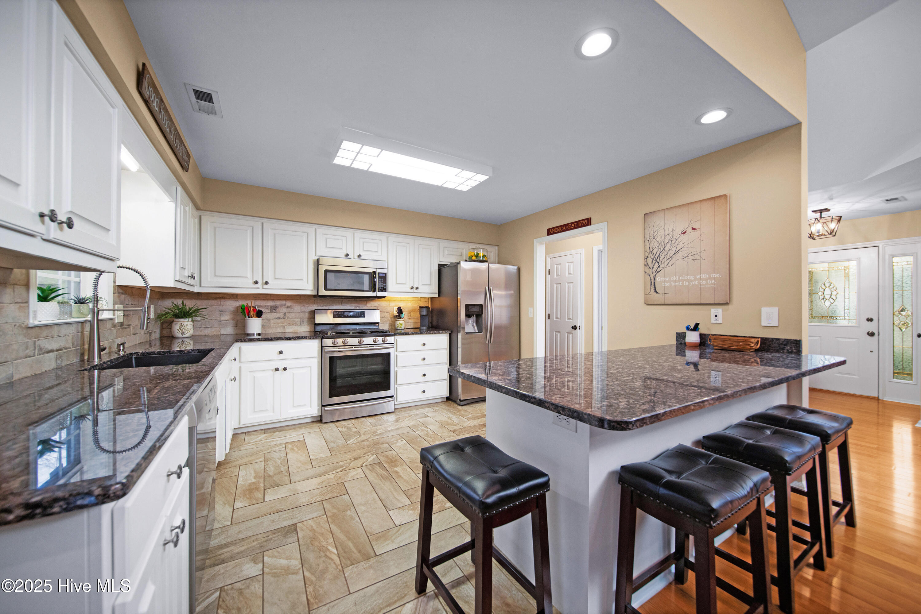 219 Mellen Road New Bern, NC 28562 - Photo 2 of 25 Kitchen