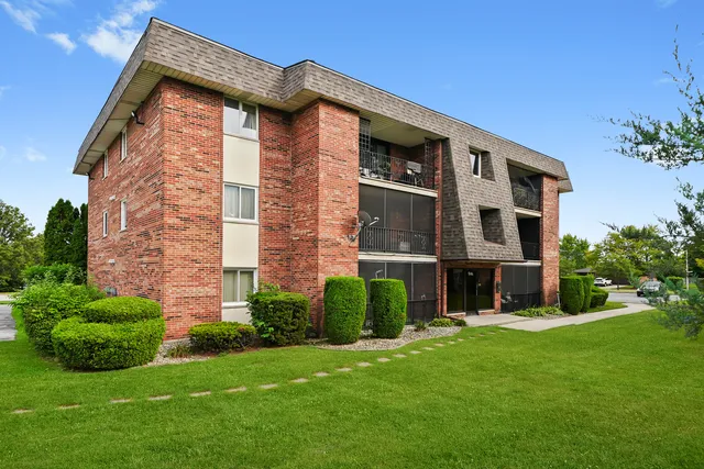 $174,900 | 9146 West 140th Street, Unit 3NE, Orland Park, IL 60462