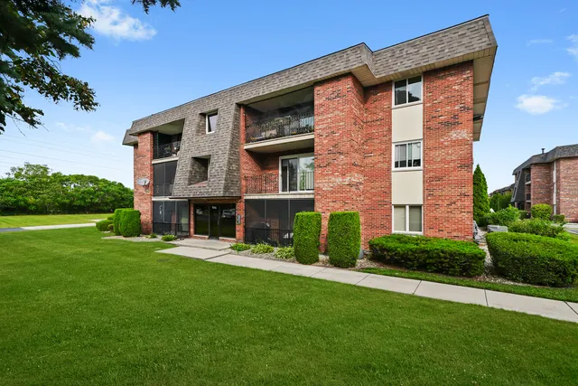 $174,900 | 9146 West 140th Street, Unit 3NE, Orland Park, IL 60462