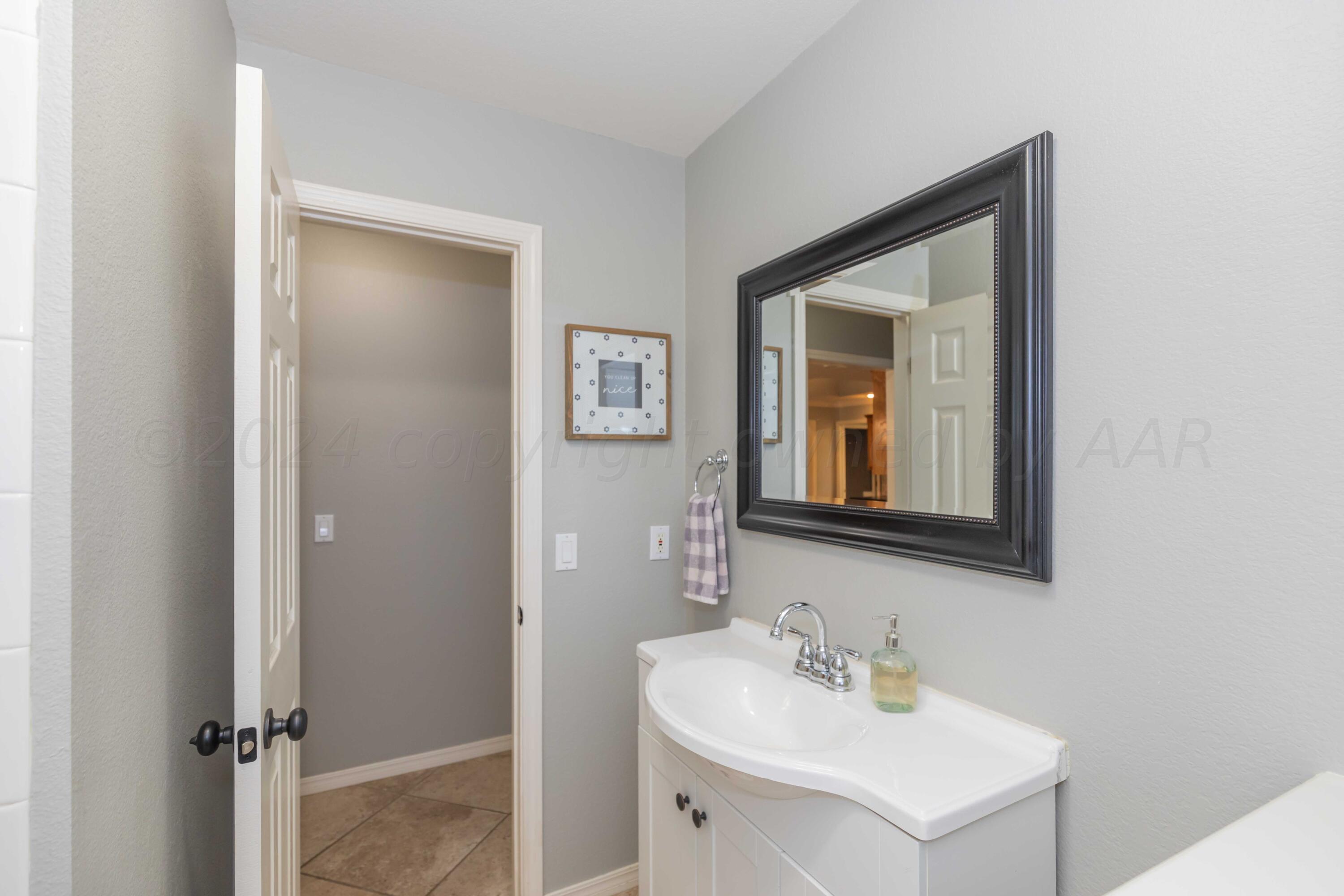 7010 Sunburst Street Amarillo, TX 79110 - Photo 20 of 39 BATHROOM 2 VIEW 2