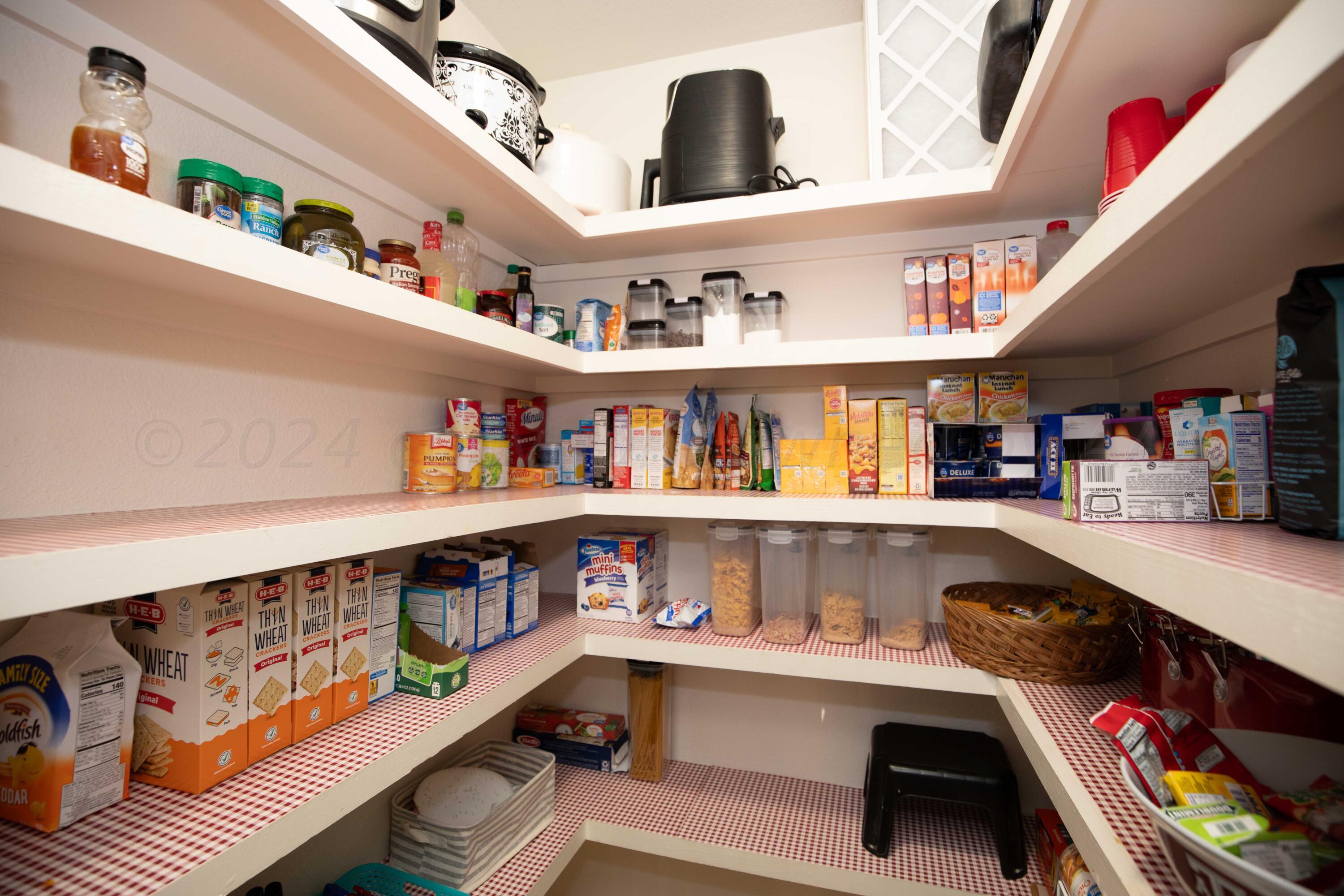 7010 Sunburst Street Amarillo, TX 79110 - Photo 28 of 39 PANTRY