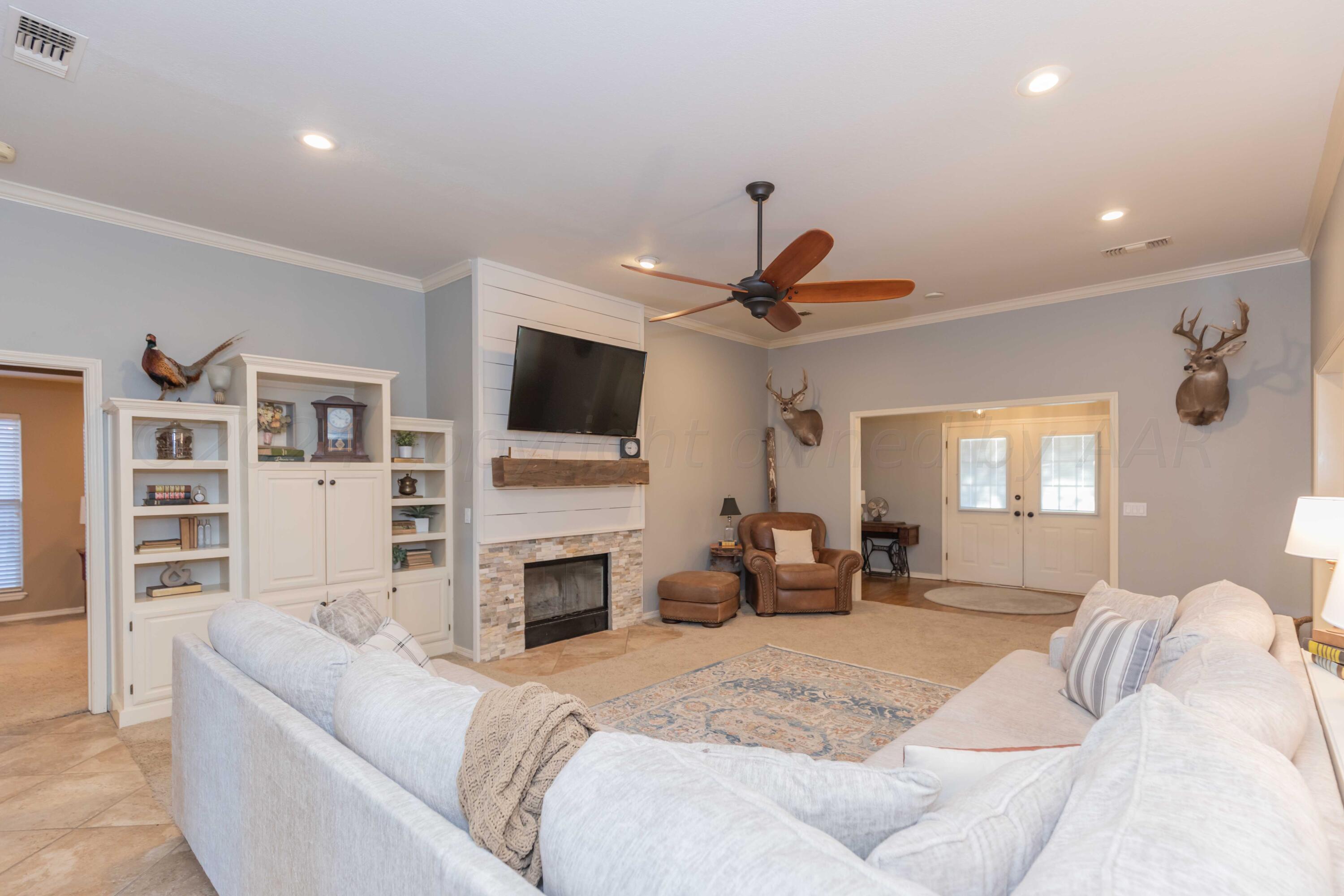 7010 Sunburst Street Amarillo, TX 79110 - Photo 9 of 39 LIVING ROOM VIEW 2