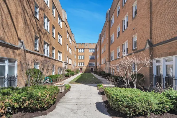 $238,900 | 2537 Prairie Avenue, Unit 2E, Evanston, IL 60201