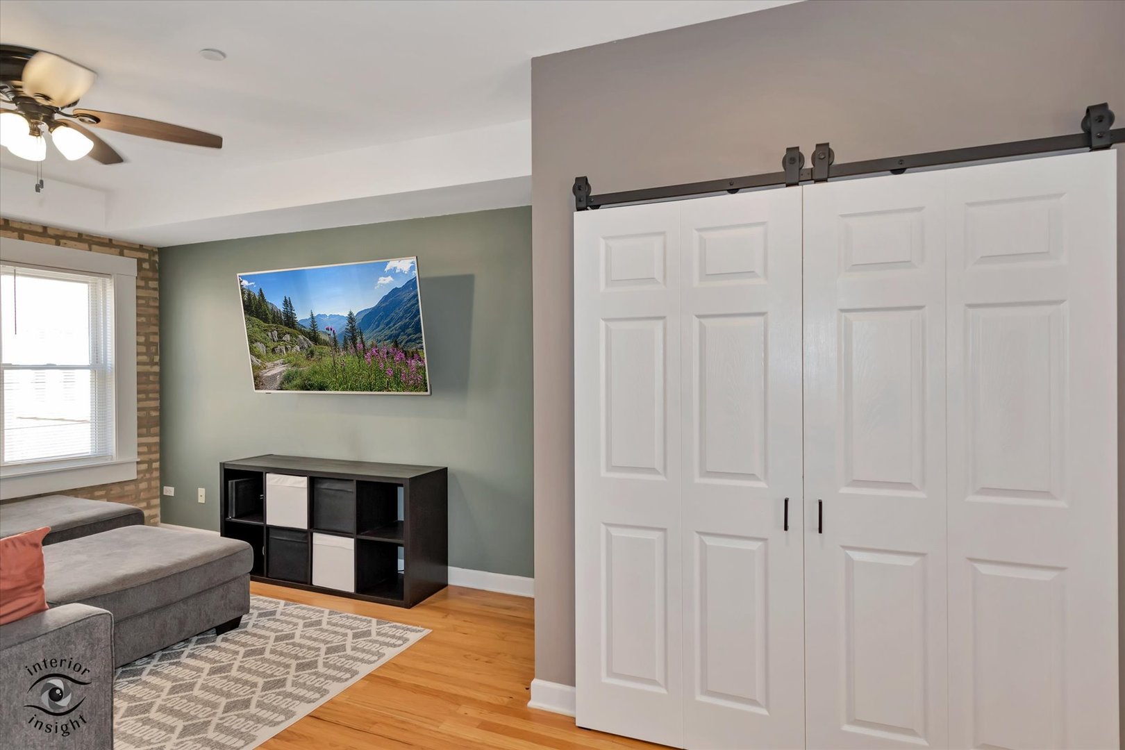 2537 Prairie Avenue, Unit 2E Evanston, IL 60201 - Photo 18 of 21 a living room with furniture and a couch