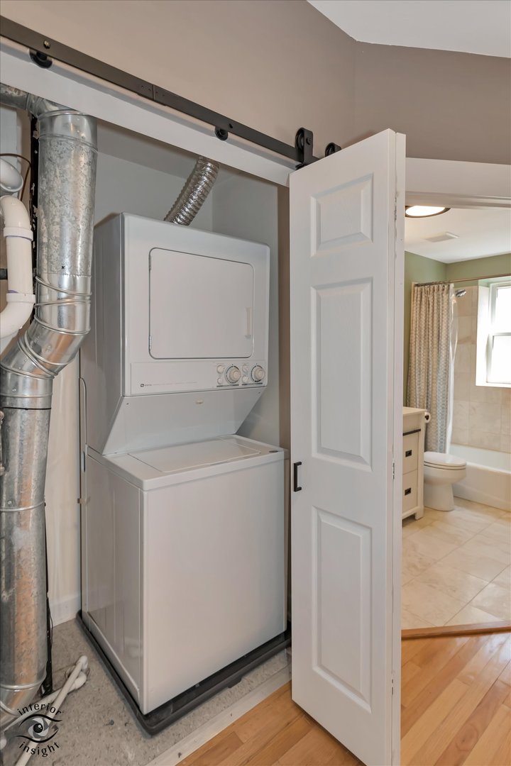 2537 Prairie Avenue, Unit 2E Evanston, IL 60201 - Photo 20 of 21 a utility room with dryer and washer