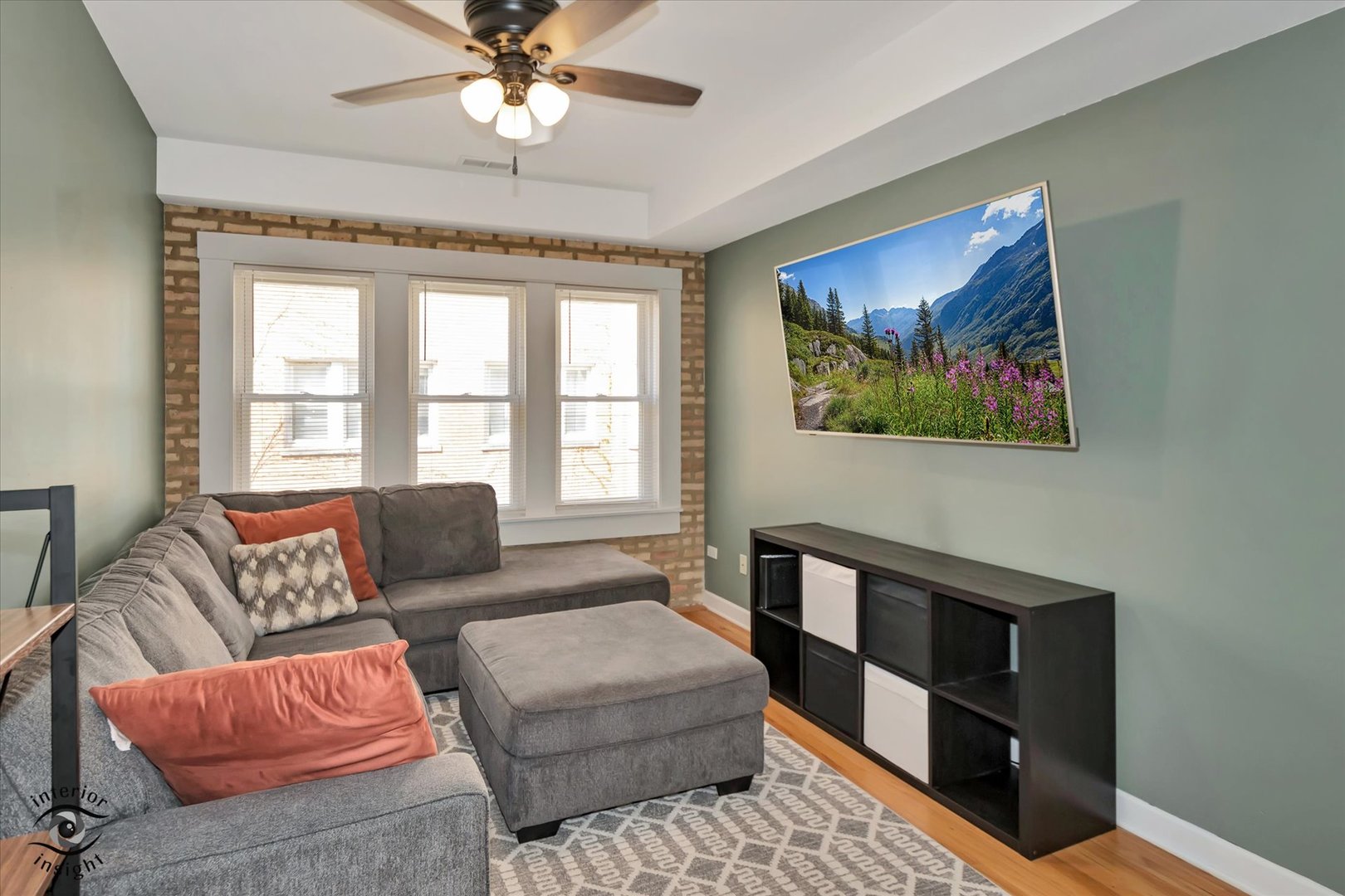 2537 Prairie Avenue, Unit 2E Evanston, IL 60201 - Photo 6 of 21 a living room with furniture and a window