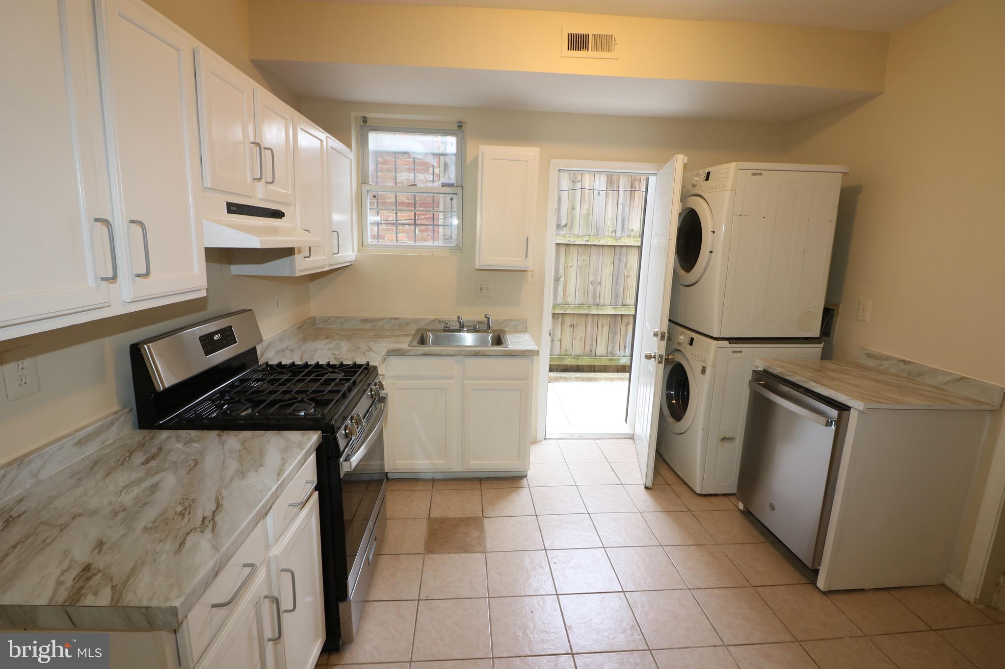403 O Street Northwest Washington, DC 20001 - Photo 12 of 33 a kitchen with a stove a refrigerator and cabinets